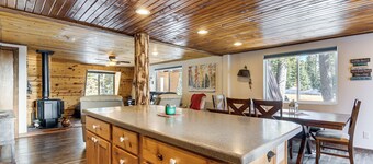 Nature Lover’s Retreat! Family Duck Creek Cabin