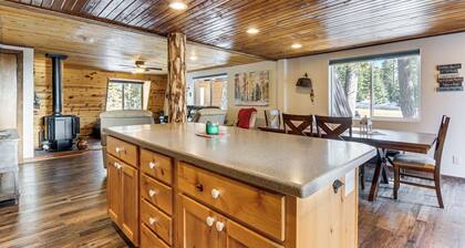 Nature Lover’s Retreat! Family Duck Creek Cabin