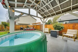 Terrace/patio - Patio Oasis! Contemporary Tacoma Hideout (Tacoma)