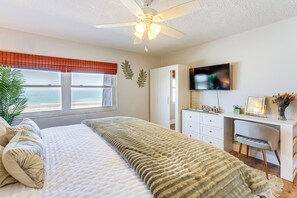 Desk, iron/ironing board, travel cot, Internet - Beachfront! Indian Rocks Beach Condo w/ Balcony (Indian Rocks Beach)