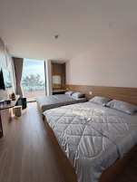 Habitación doble, vistas a la playa | Escritorio, espacio para trabajar con un portátil, cortinas opacas