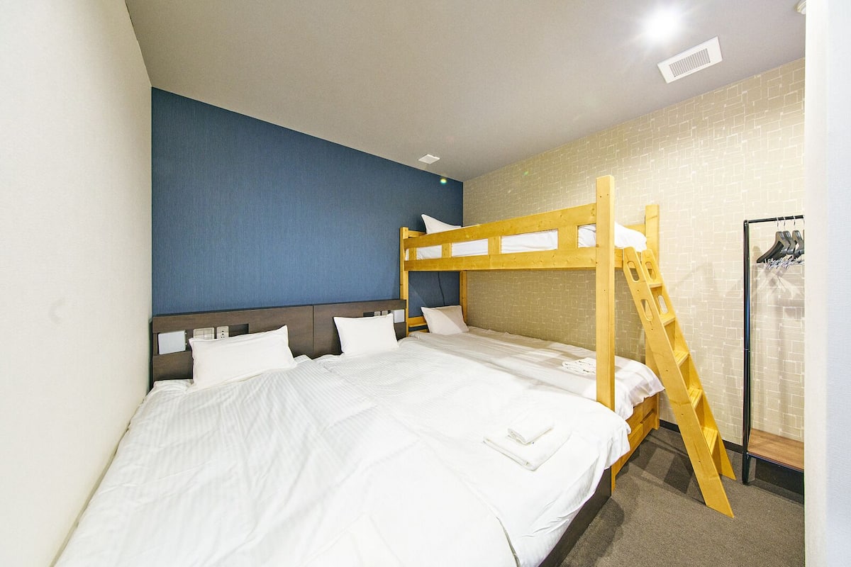 Habitación cuádruple familiar, para no fumadores | Wifi gratis y ropa de cama