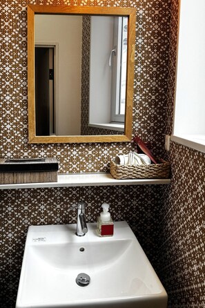 Shared bathroom - ∧ HOSTEL NAMBA SOUTH (Naniwa-ku, Osaka-shi,)
