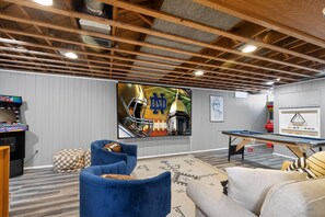 Games room - Irish Safari Retreat / Walk to Zoo / Minutes to Notre Dame (South Bend)