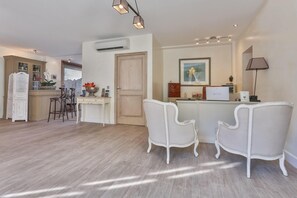 Lobby - Hotel La Fossette (Le Lavandou)