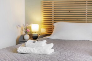 1 bedroom, WiFi, bed sheets - Apartment 'Bc Garda House' with Balcony and Air Conditioning (Peschiera del Garda)