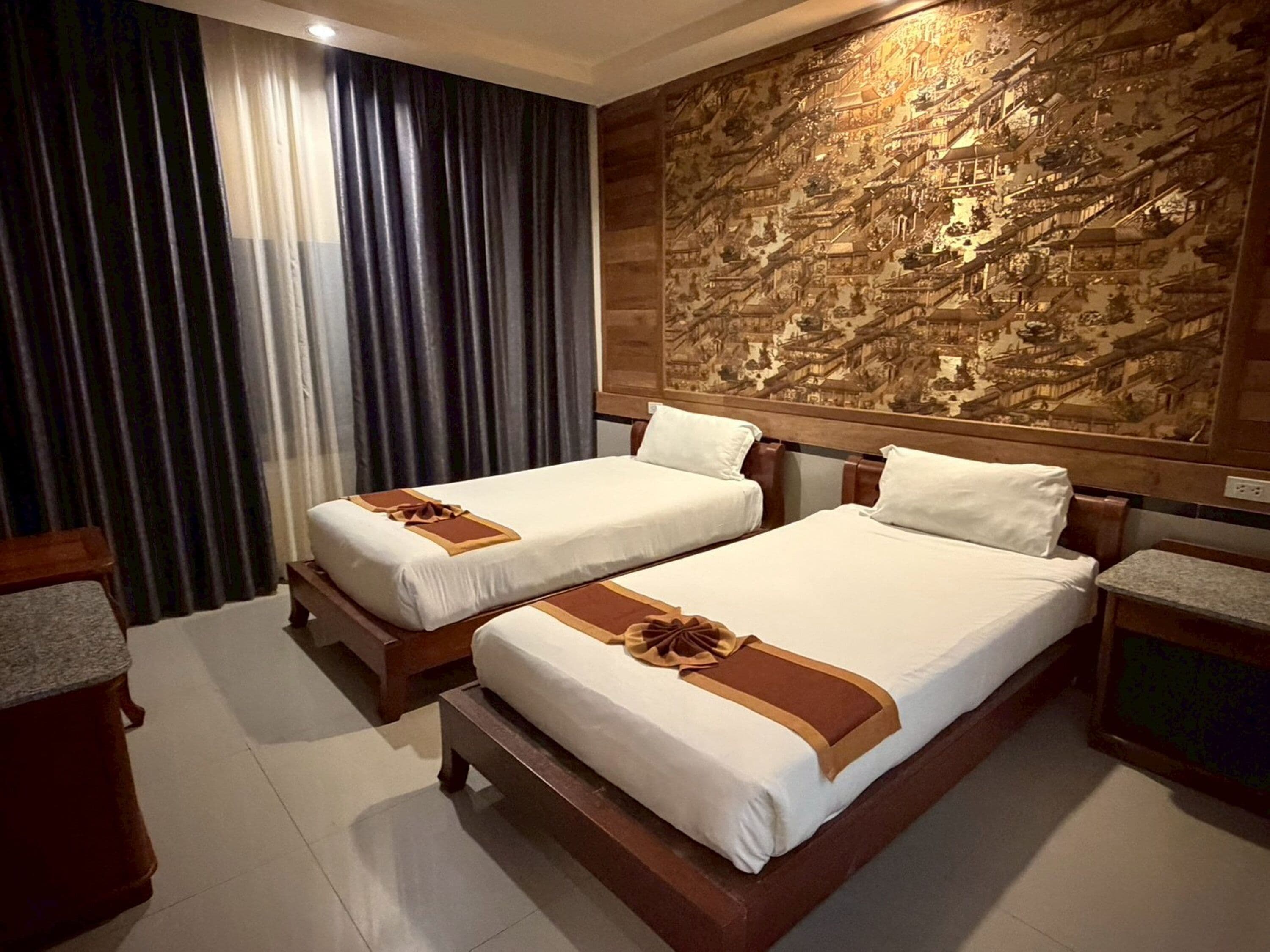 Standard Twin Room | Desk, WiFi (free), bed sheets