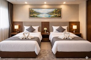 Chambre Deluxe avec lits jumeaux | Bureau, accès au Wi-Fi (inclus), literie fournie