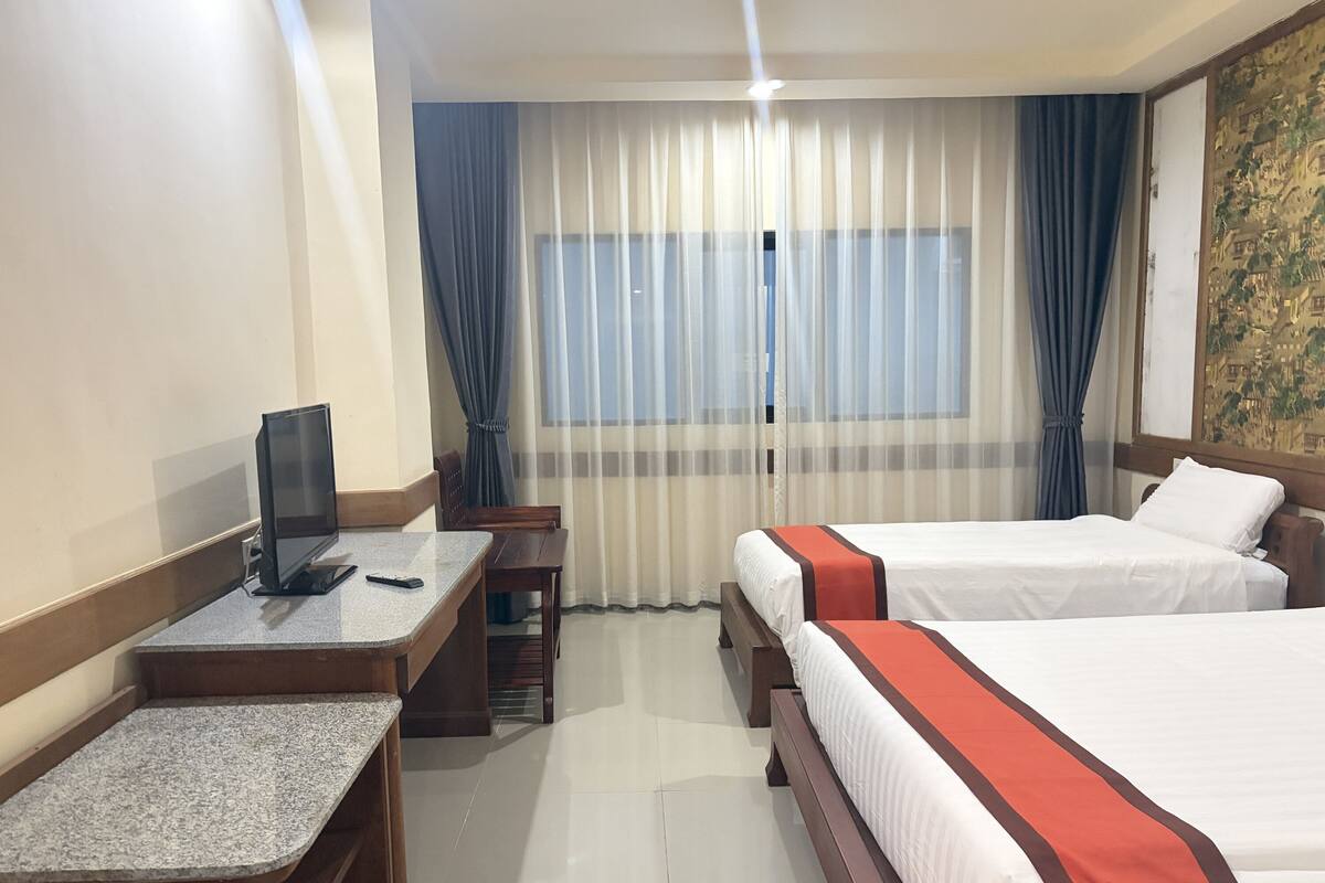 Meja kerja, Wi-Fi gratis, dan seprai linen