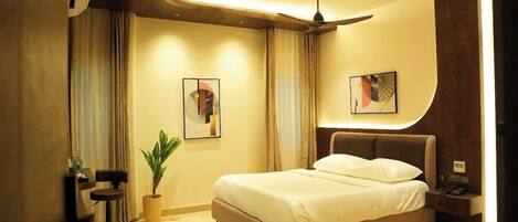 Quarto com design assinado | Wi-Fi de cortesia, roupa de cama