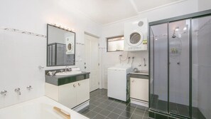 Shower - Doncaster 1 - Lifestyle Group (YAMBA)