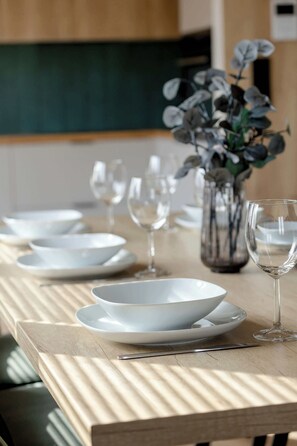 Dining - Spacious Apartment | 4 Bedrooms, Balcony, Parking (Kraków)