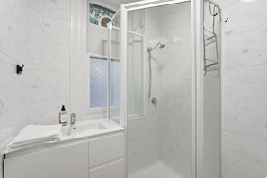 Hair dryer - Charming Sandy Bay Cottage (Sandy Bay)