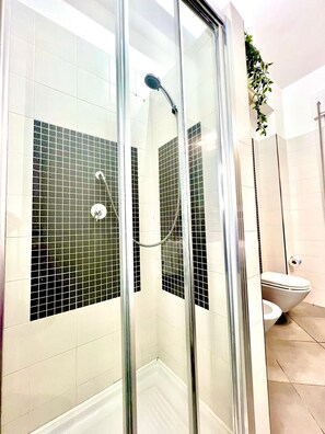 Standard Quadruple Room | Bathroom - Elios Rooms Tro (Tropea)