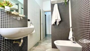 Habitación cuádruple estándar | Baño