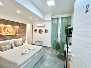 Basic Room, 1 Double Bed - Elios Rooms Tro (Tropea)