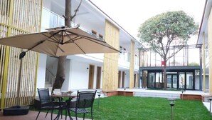 Outdoor dining - Exploring Hotel (Suzhou)