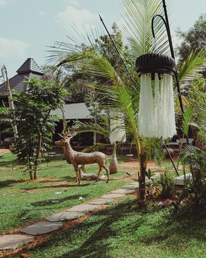 Classic Bungalow, Garden View | Property grounds