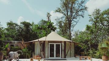 Tienda Deluxe, vistas al jardín | Exterior