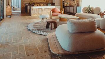 Bungalow Deluxe, vista al jardín | Interior