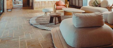 Deluxe Bungalow, Garden View | Interior