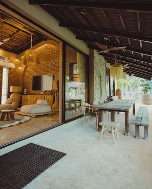 Outdoor dining - ELIVAAS Prive Bali Bay Gumuk (Gauribidanur)