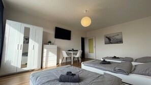 3 soverom, skrivebord, reiseseng for barn og wi-fi (inkludert)
