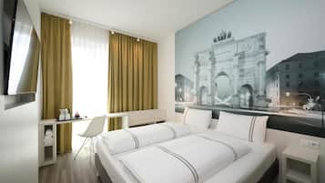 Standard-Doppelzimmer | Hochwertige Bettwaren, Schreibtisch, laptopgeeigneter Arbeitsplatz