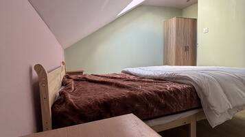 2 chambres, fer et planche à repasser, Wi-Fi gratuit, draps fournis