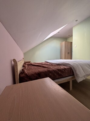 2 chambres, fer et planche Ă repasser, Wi-Fi gratuit, draps fournis