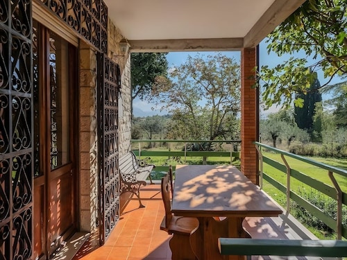 Exclusive villa with view, garden, bbq, pets allowed and parking space