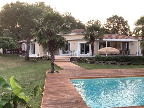 Rent villa with swimming pool