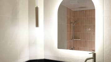 Deluxe Double Room | Bathroom