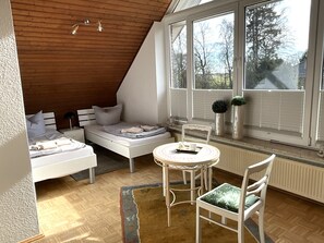 1 bedroom, iron/ironing board, travel cot, free WiFi - Moin and welcome to the Frische Brise OG! (Dangast)