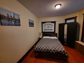 Iron/ironing board, WiFi, bed sheets - 5ES Remodeled Expansive Home, Off Street Parking (Milton)