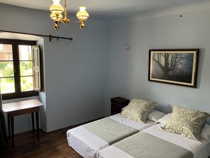 Room - Vrbo Property (Donamaría)