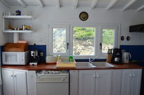 Oven, stovetop, dishwasher - Villa Kyma at Vathias Beach (Skopelos)