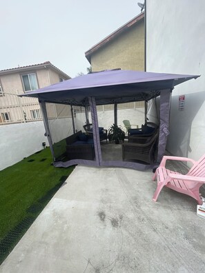 Terrace/patio - Spacious 4-bedroom townhome in beautiful Hawthorne with AC (Hawthorne)