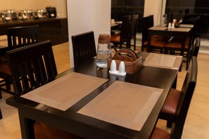 Dining - White Yak Resort (Dalapachan Khasmahal)