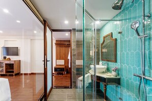 Dobbeltværelse med dobbeltseng eller 2 enkeltsenge | Badeværelse