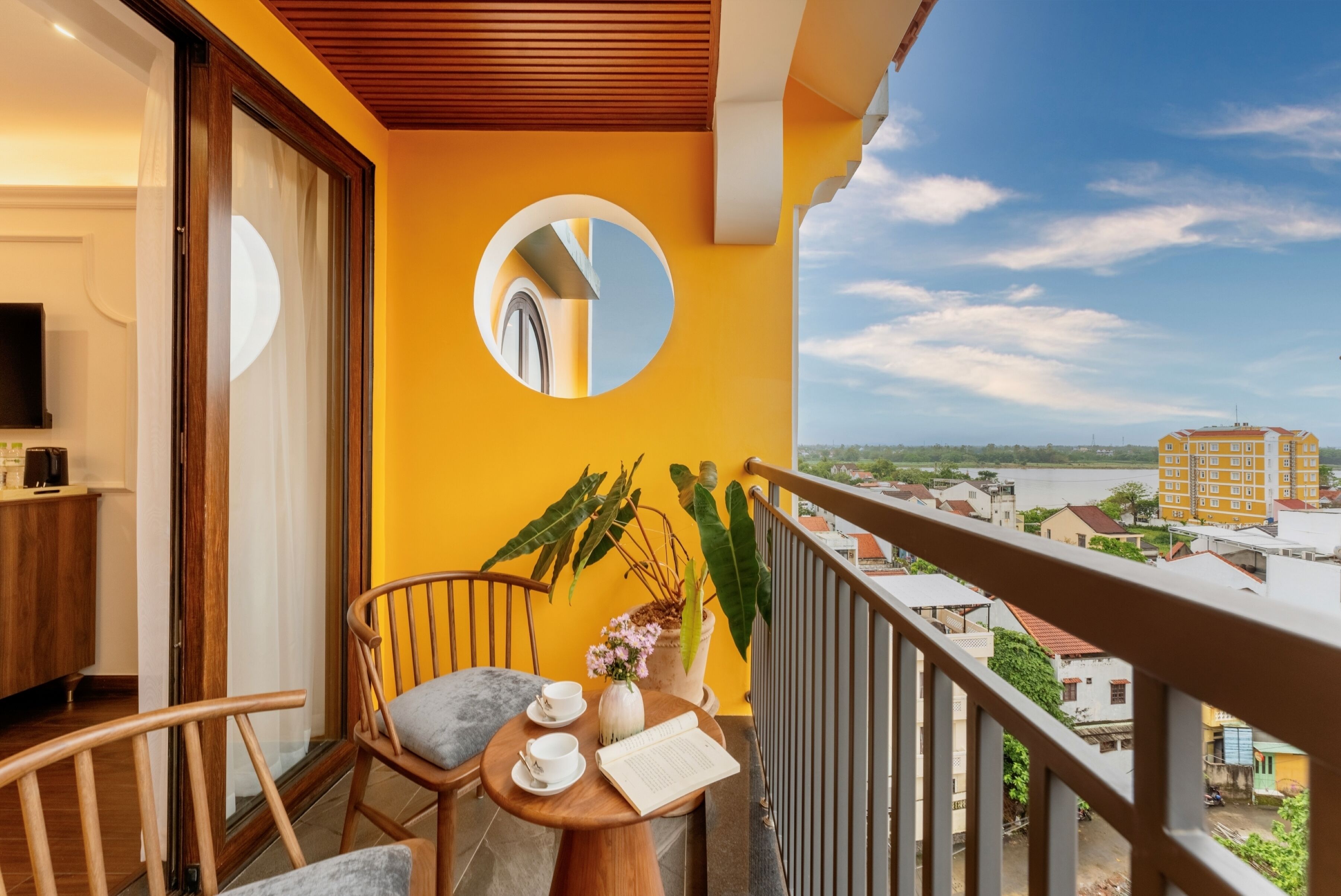 Suite Signature with Bathtub | View from room