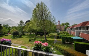 Property grounds - Apartment Torenhoeve 16 at a quiet holiday hotelcomplex (Burgh-Haamstede)
