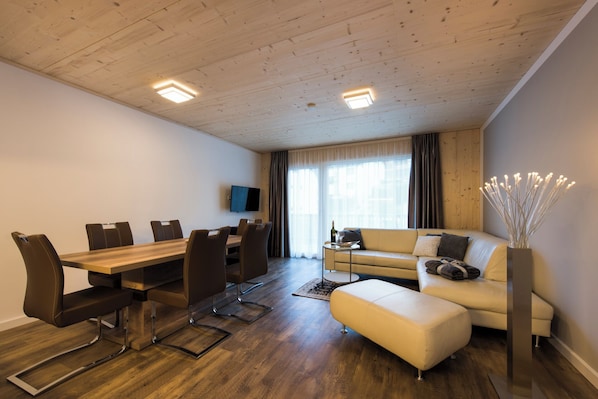 Deluxe Apartment, 2 Bedrooms, Kitchen | Living area