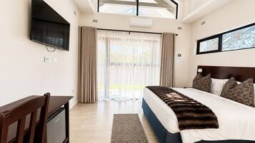 Comfort Double Room, Garden View | In-room safe, desk, blackout drapes, soundproofing
