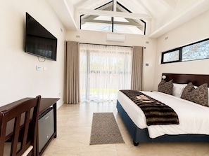Comfort Double Room, Garden View | In-room safe, desk, blackout curtains, soundproofing - 19 On Bay Noakes (Harare)