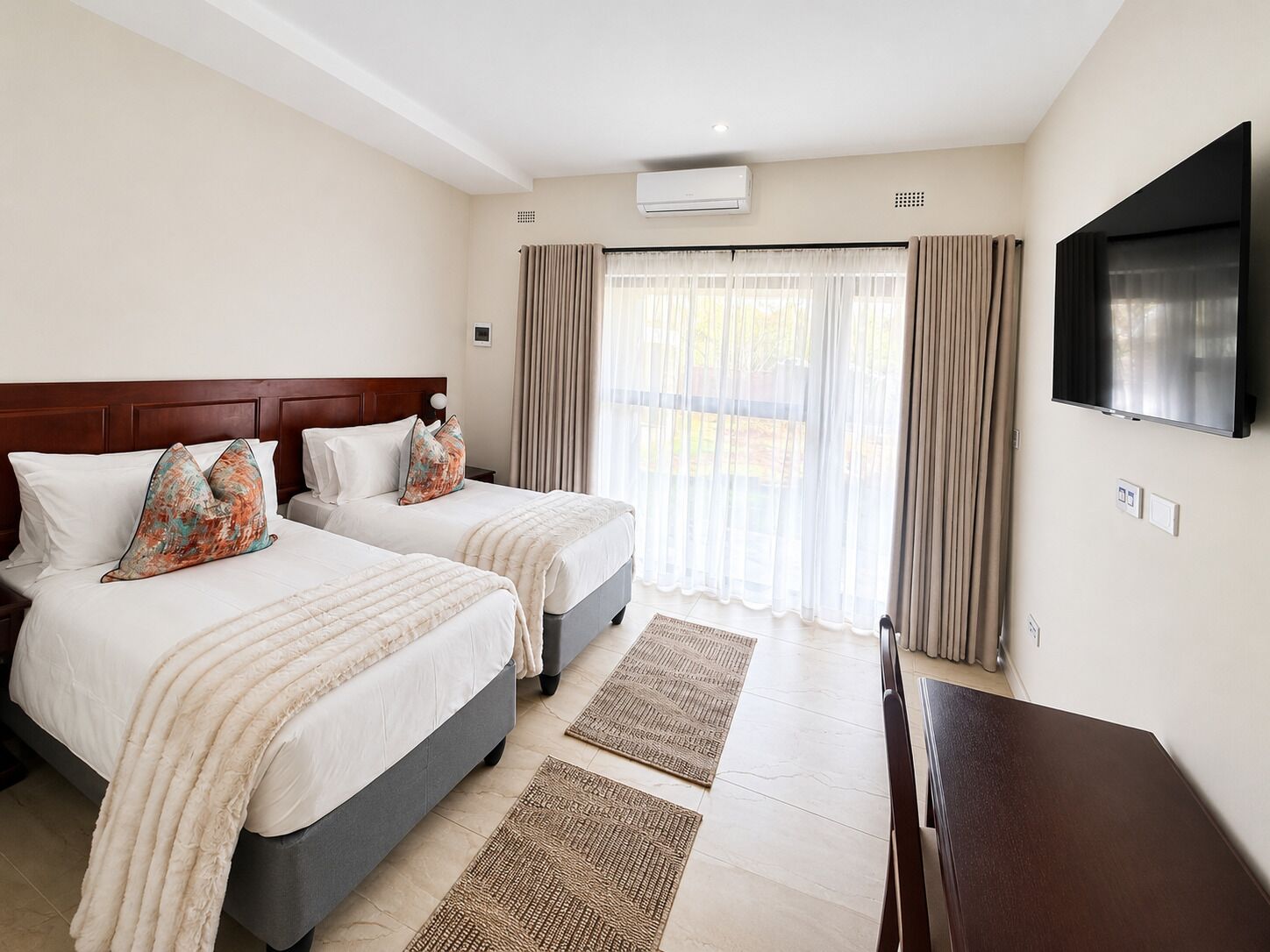 Twin Room | In-room safe, desk, blackout drapes, soundproofing