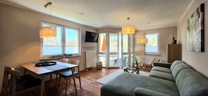 TV, stereo - Vacation apartment i37 - Spacious vacation apartment with balcony, elevator and modern (Graal-Müritz)