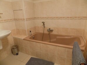 Bathroom - Vrbo Property (Saint-Bénigne)