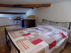 Room - Vrbo Property (Saint-Bénigne)