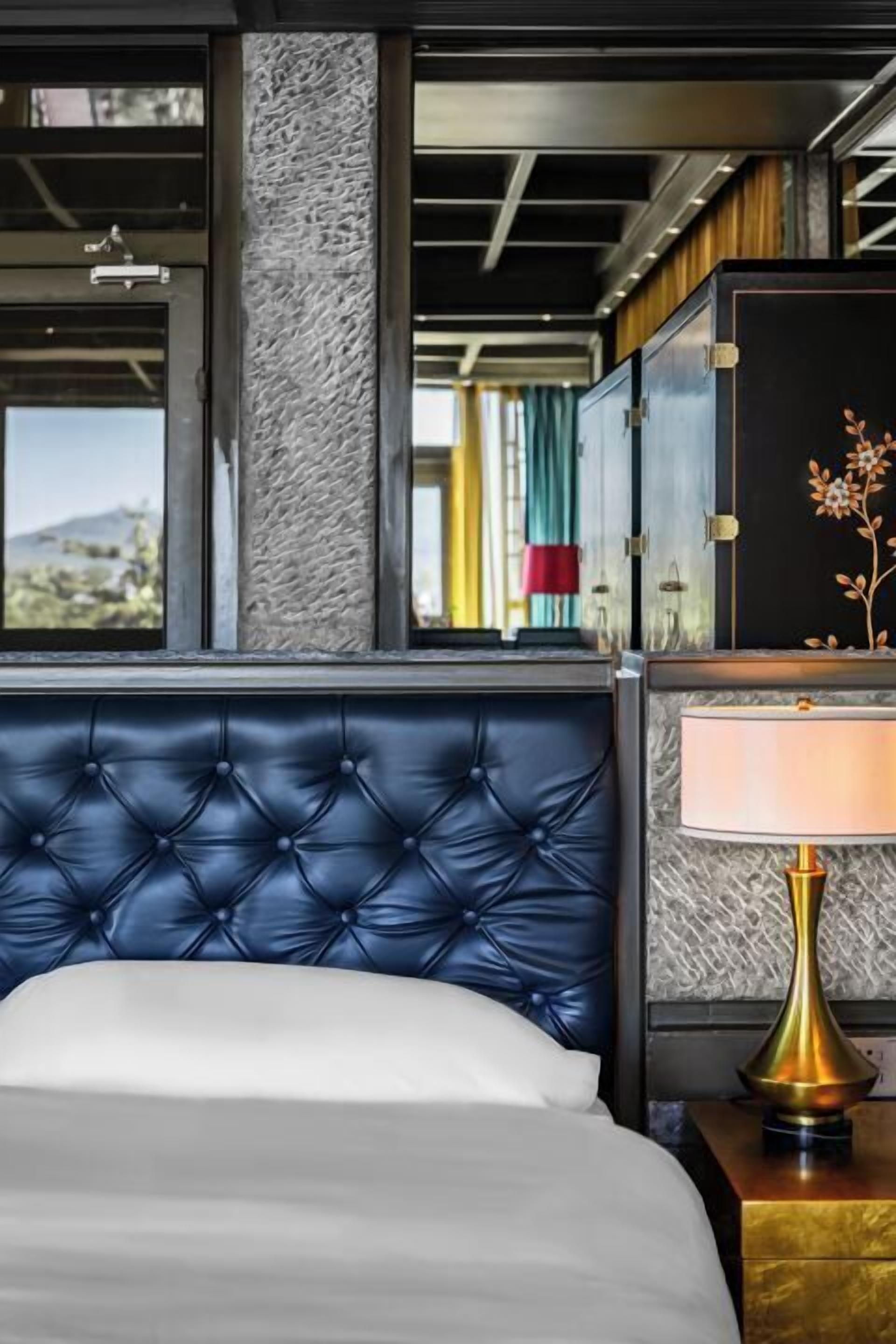 Quarto casal luxo, vista para o jardim